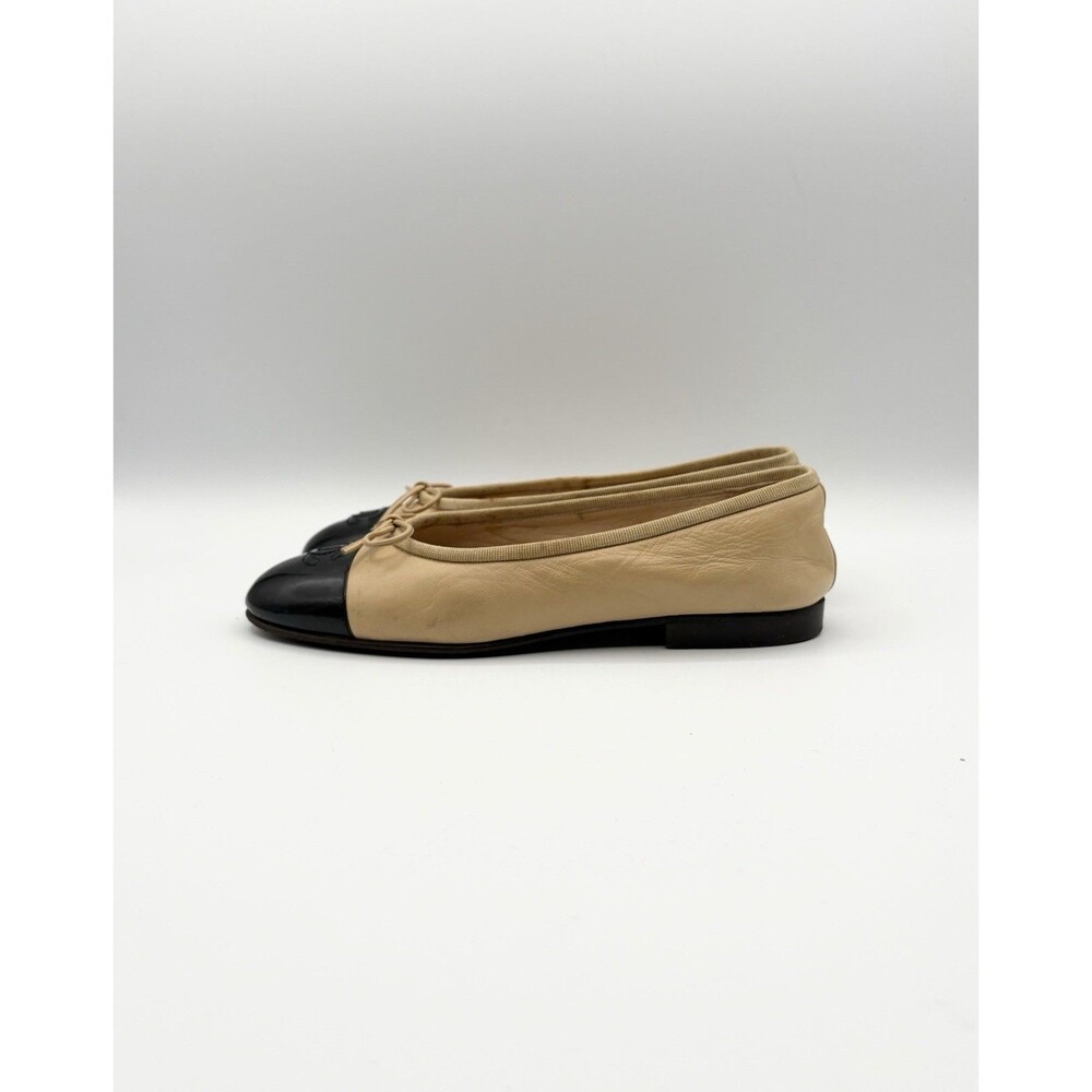 Chanel Beige & Black Cap Toe CC Logo Ballet Flats Bow Accent Size EU 35.5 - Picture 4 of 16